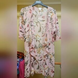 NWOT Lularoe Shirley, Size M